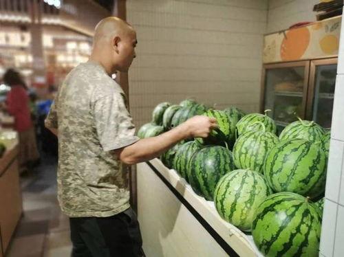 重庆人民上午吃瓜,传统美食文化传承不息