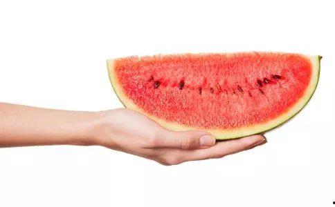 吃瓜后容易腹泻,夏日消暑美食背后的健康隐患